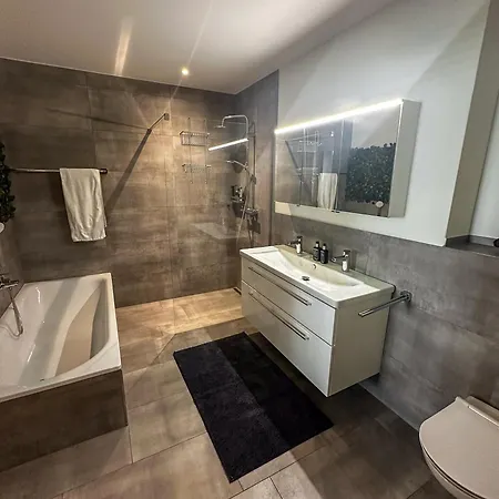 Business Rheintal 98 Qm, 2 Tg Plaetze, Ideal Fuer 1 Bis 2 Personen Lägenhet *